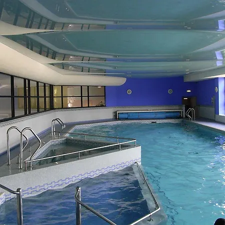 Whoop Hall And Leisure Hotell